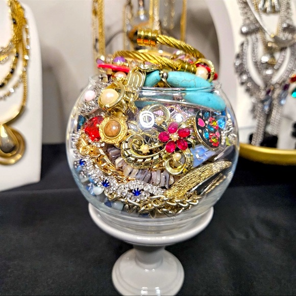 2 LBs vintage mod retro custom jewelry lot~ necklaces, bracelets rings brooches - Picture 3 of 4